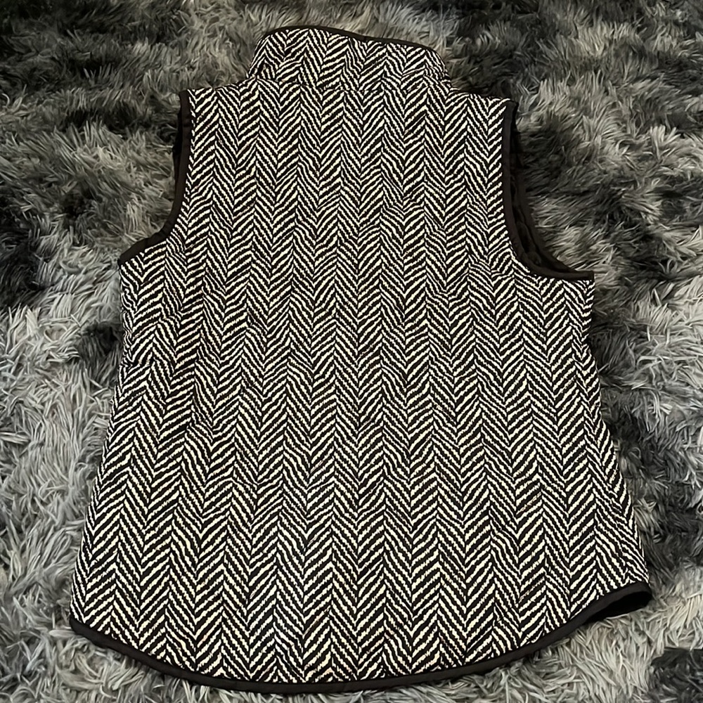 • Dry Goods Chevron Vest Black and White - Picture 10 of 13